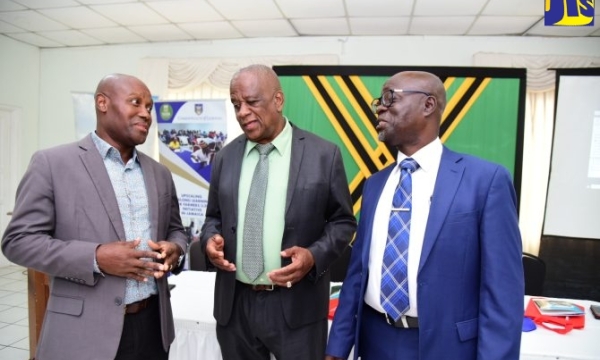 Minister of State in the Ministry of Agriculture, Fisheries and Mining, Hon. Franklin Witter (centre), in conversation with (from left) Chief Technical Director in the Ministry, Courtney Cole and Chief Executive Officer of the Rural Agricultural Development Authority (RADA), Winston Simpson. Occasion was an agriculture stakeholders’ forum at the Medallion Hall Hotel in Kingston, on June 20.