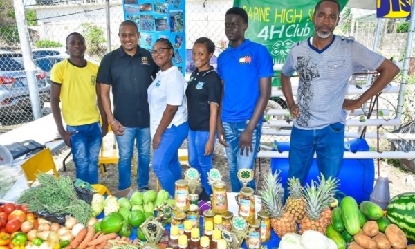 Minister of Agriculture, Fisheries and Mining, Hon. Floyd Green (second left), with representatives from the Papine High School 4-H Club during the 2023 Agricultural Show (Agrofest) for Kingston and St. Andrew. They are (from left) students, Andrew Matthewson, Grade 10; Jessica Williamson, Grade 11; Rihanna Simpson, Grade 11, and Terome Rookwooe, Grade 10; and Agricultural Science teacher, Mark Jones. The event was held on the Ministry’s playfield in Kingston, on Saturday (May 27).