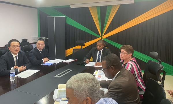 Minister of Agriculture, Fisheries and Mining, Floyd Green convened a meeting with bauxite-alumina producer JISCO Alpart to discuss the company’s plans for the re-opening and resumption of plant operations in Nain, St. Elizabeth.